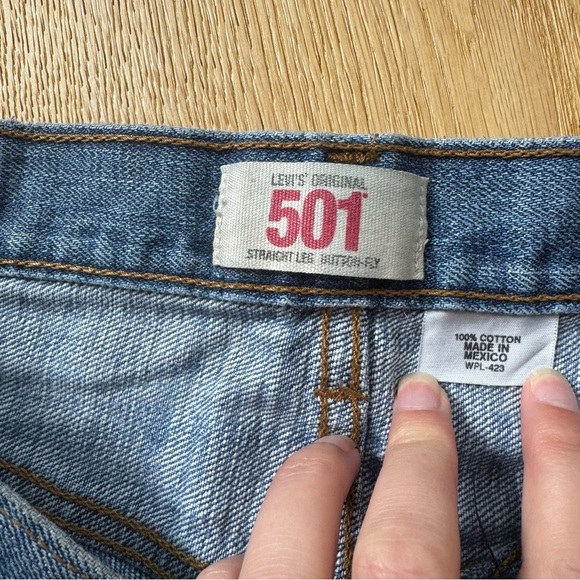 Vintage Levi’s 501 Original Fit Distressed Cut-Off Denim Shorts - Picture 14 of 15